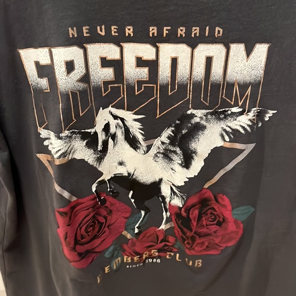 Stradivarius t-shirt - Picture 2 of 4